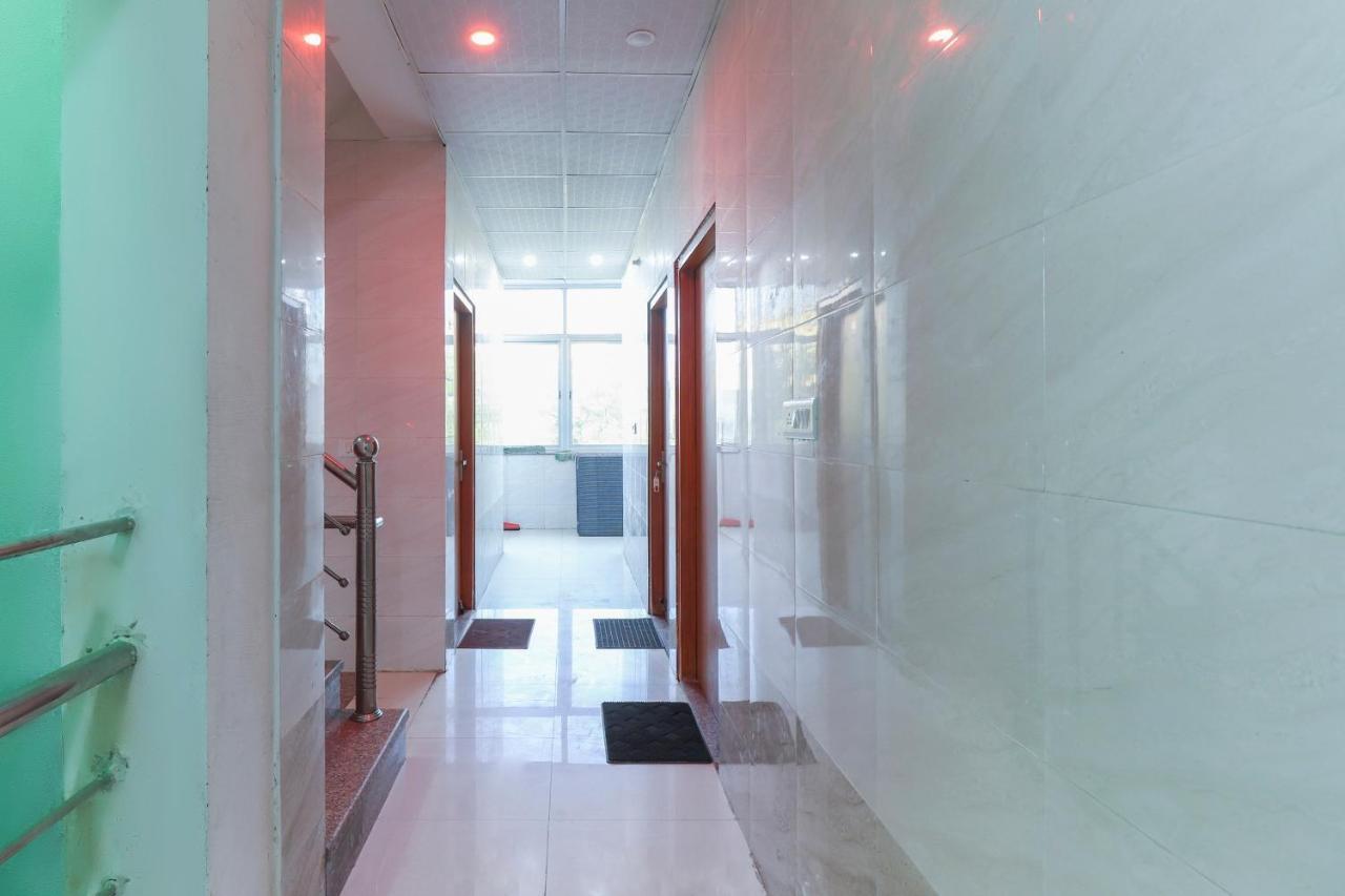 Oyo 69378 Trilok Dham Hotel Vrindávan Kültér fotó