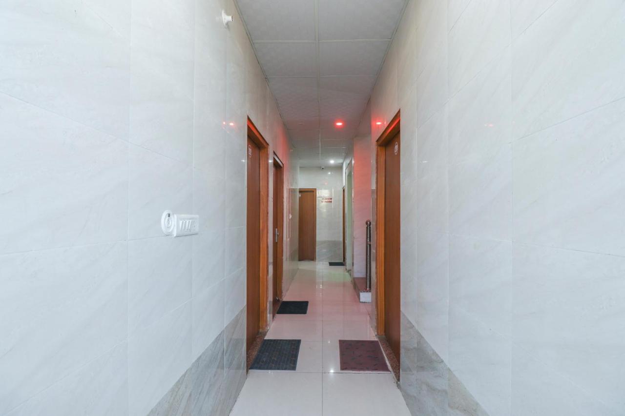 Oyo 69378 Trilok Dham Hotel Vrindávan Kültér fotó
