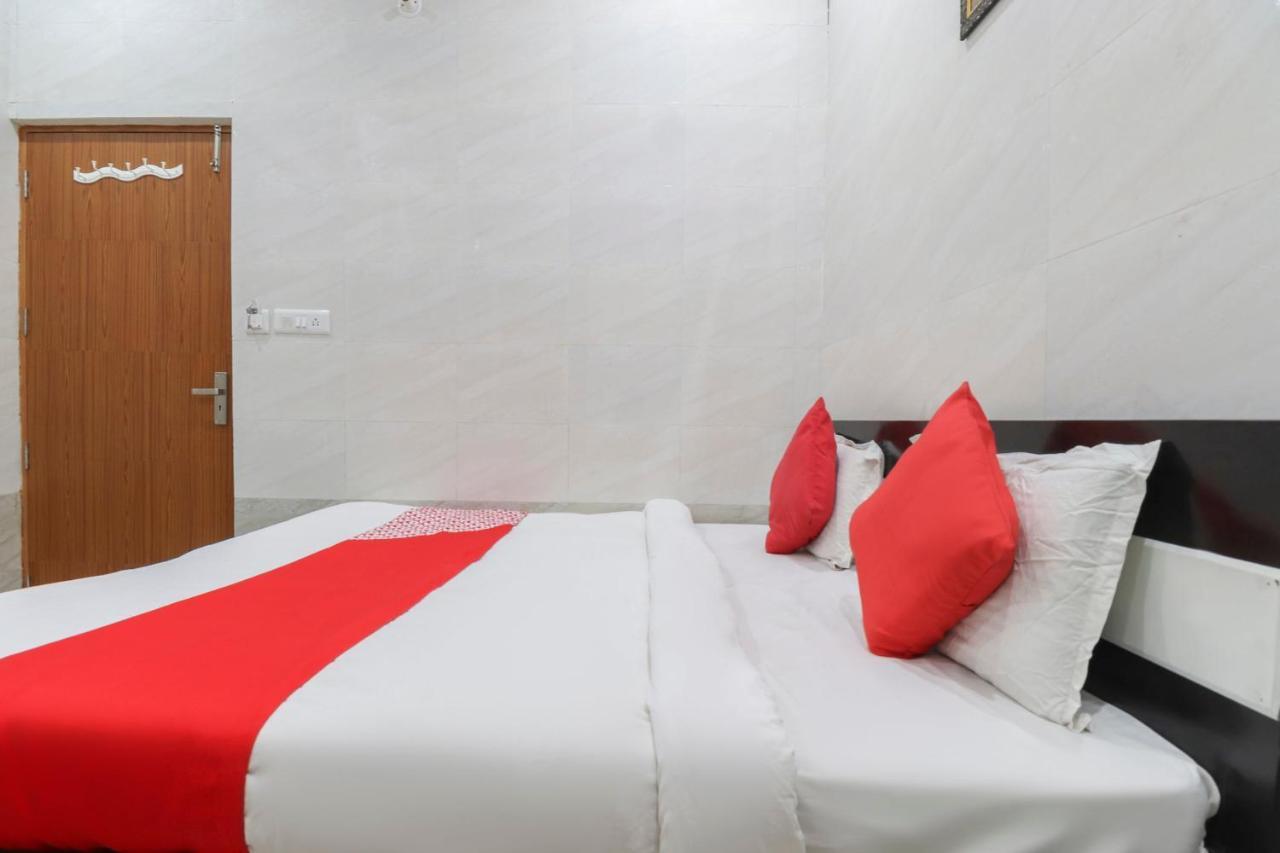 Oyo 69378 Trilok Dham Hotel Vrindávan Kültér fotó