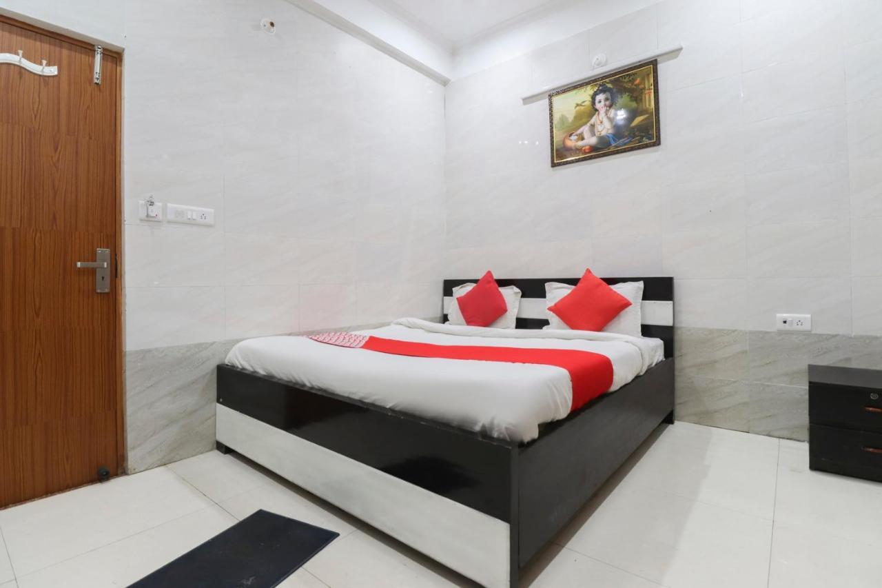Oyo 69378 Trilok Dham Hotel Vrindávan Kültér fotó