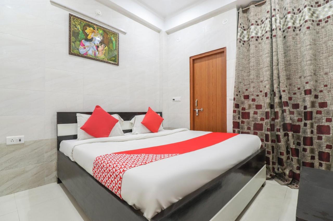 Oyo 69378 Trilok Dham Hotel Vrindávan Kültér fotó