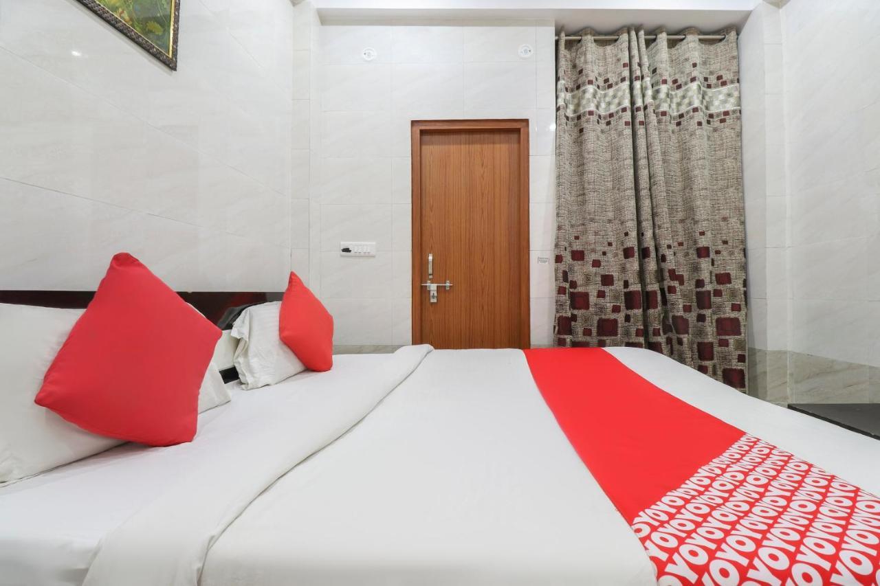 Oyo 69378 Trilok Dham Hotel Vrindávan Kültér fotó